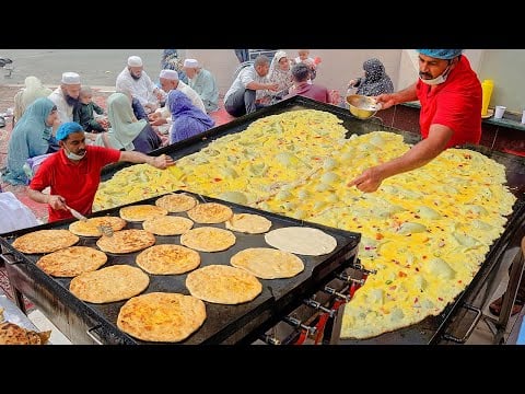 MAKKAH ရှိ အကြီးဆုံး Aloo Paratha + ကြက်ဥ Omelette လမ်းဘေးအစားအစာ စျေးအသက်သာဆုံး နံနက်စာ Anda Paratha Omelet