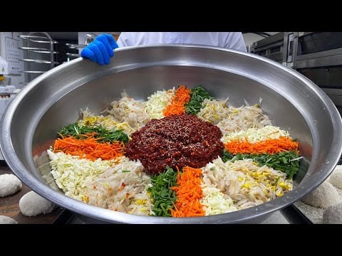 Bibimbap သည်အထူးပေါင်မုန့်ဖြစ်သည်။ မိသားစုလေးစုနှင့်အတူစတင်ခဲ့သော jeonju bibim ပေါင်မုန့်သည်စက်ရုံကိုတည်ဆောက်ခဲ့သည်