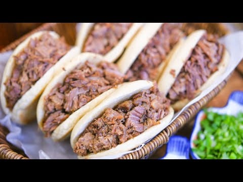 Chinese Burger Shaanxi Rou jia mo mo mo type (肉夹馍)