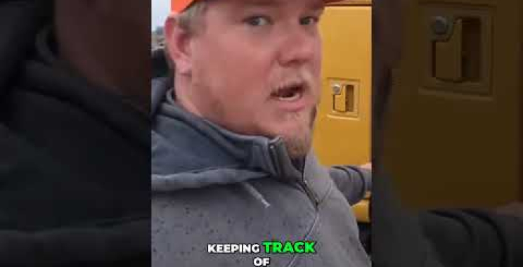 ဗီဒီယို။ လှည့်ကွက်ဖြင့် သမားရိုးကျမဟုတ်သော Excavator ရွေးချယ်မှု John Deere 135C