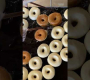 Donut Man မှ မုန့်ဖုတ်သူများသည် ဒိုးနပ်ပြုလုပ်ရာတွင် နေ့စဉ် နာရီ 20 အထိ အချိန်ဖြုန်းနိုင်ပါသည်။