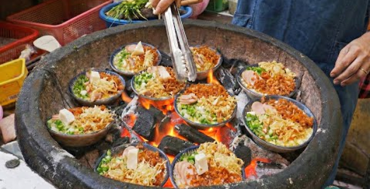 အထူးလမ်းပေါ်အစားအစာများ- လျှို့ဝှက်ဆော့စ်ဖြင့် မီးသွေးကင်ကြက်ဥ၊ Grilled Pork Belly_驚人街頭小吃_秘醬炭烤鳥蛋၊ 碳烤豬五花